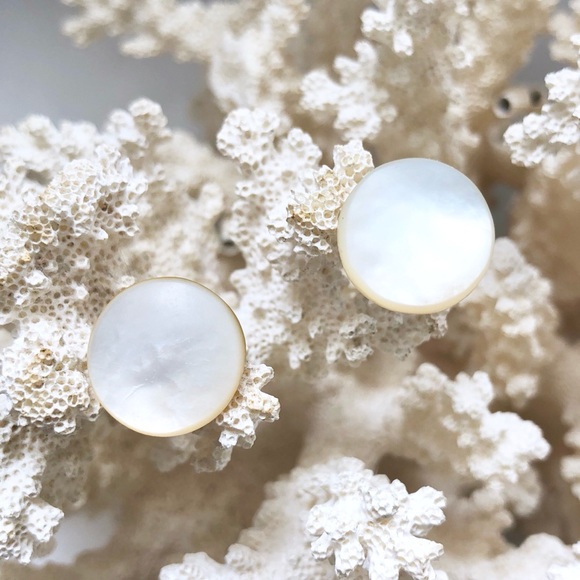 Vintage Jewelry - HOST PICK! Vintage Mother of Pearl Button Earrings